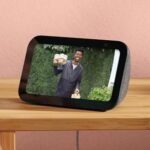 Amazon Echo Show 5 (último modelo), pantalla inteligente con Alexa+ Early Access, el doble de graves y un sonido más nítido, color carbón