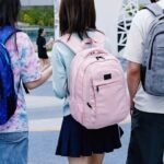 Mochila para portátil MATEIN Travel: mochila de negocios antirrobo, delgada y resistente, con puerto de carga USB; bolsa para ordenador resistente al agua, ideal para la universidad y el colegio, regalo para hombres y mujeres; apta para portátiles de 15,6 pulgadas; color gris
