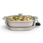 Sartén eléctrica «Make &amp; Take» de Bella, línea de menaje de cocina «Fits-anywhere™», recubrimiento cerámico «EverGood™», temperatura regulable y tapa de cristal templado apta para el lavavajillas, base de aluminio fundido, 1200 vatios, leche de avena